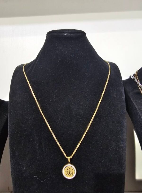 Adjustable Gol*d Chain Necklace.