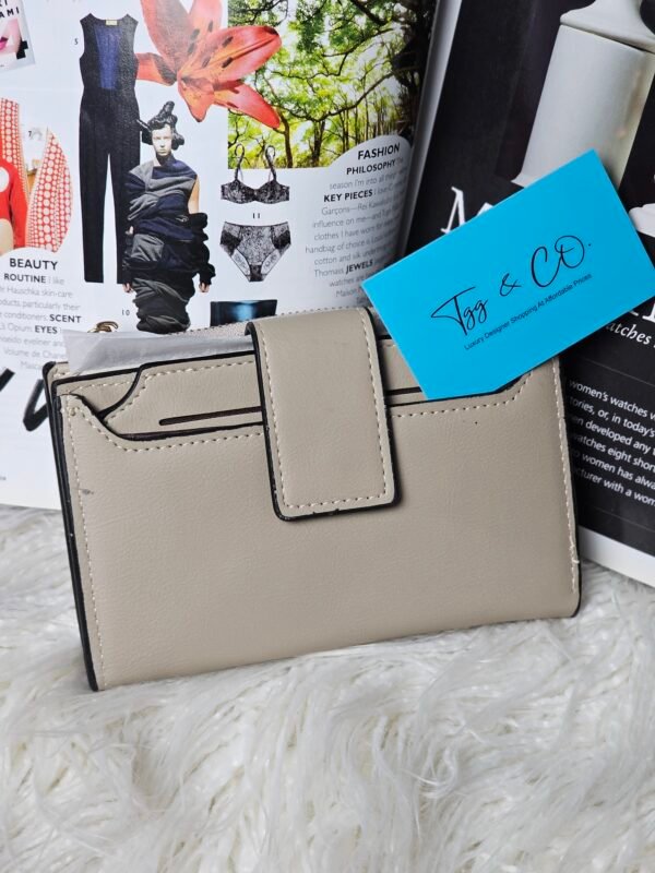 Designer Ladies Wal*let Fashiona*ble Purse With Cardslot. - Image 3
