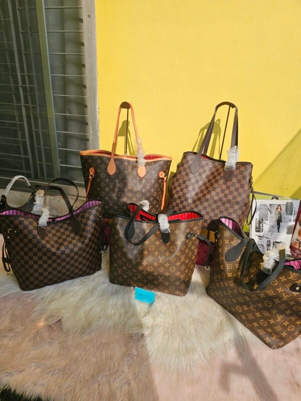 Beautiful office tote celebrity fashion bags available in stock.